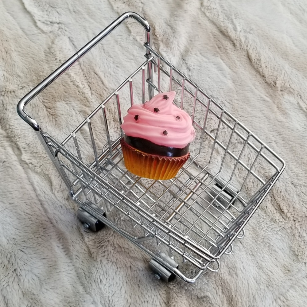 Meet your Posher, Cupcake